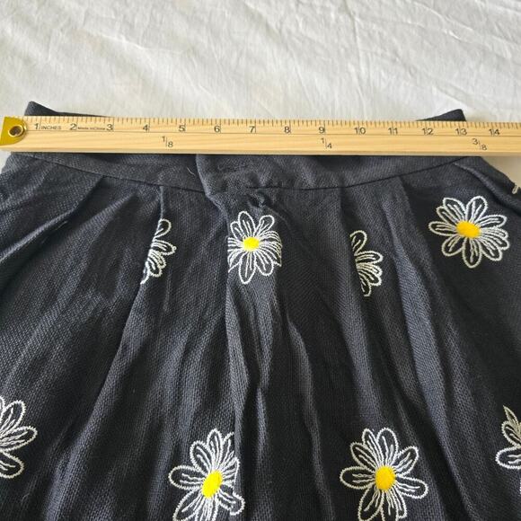 Weill Black Yellow Daisy Embroidered Pleated Skirt Knee Length 6 Viscose Lined - Picture 4 of 7